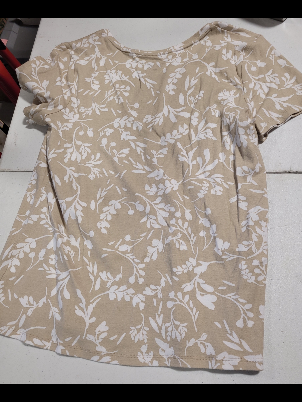 croft & barrow Beige Floral V-Neck Short Sleeve Tee - Picture 3 of 3